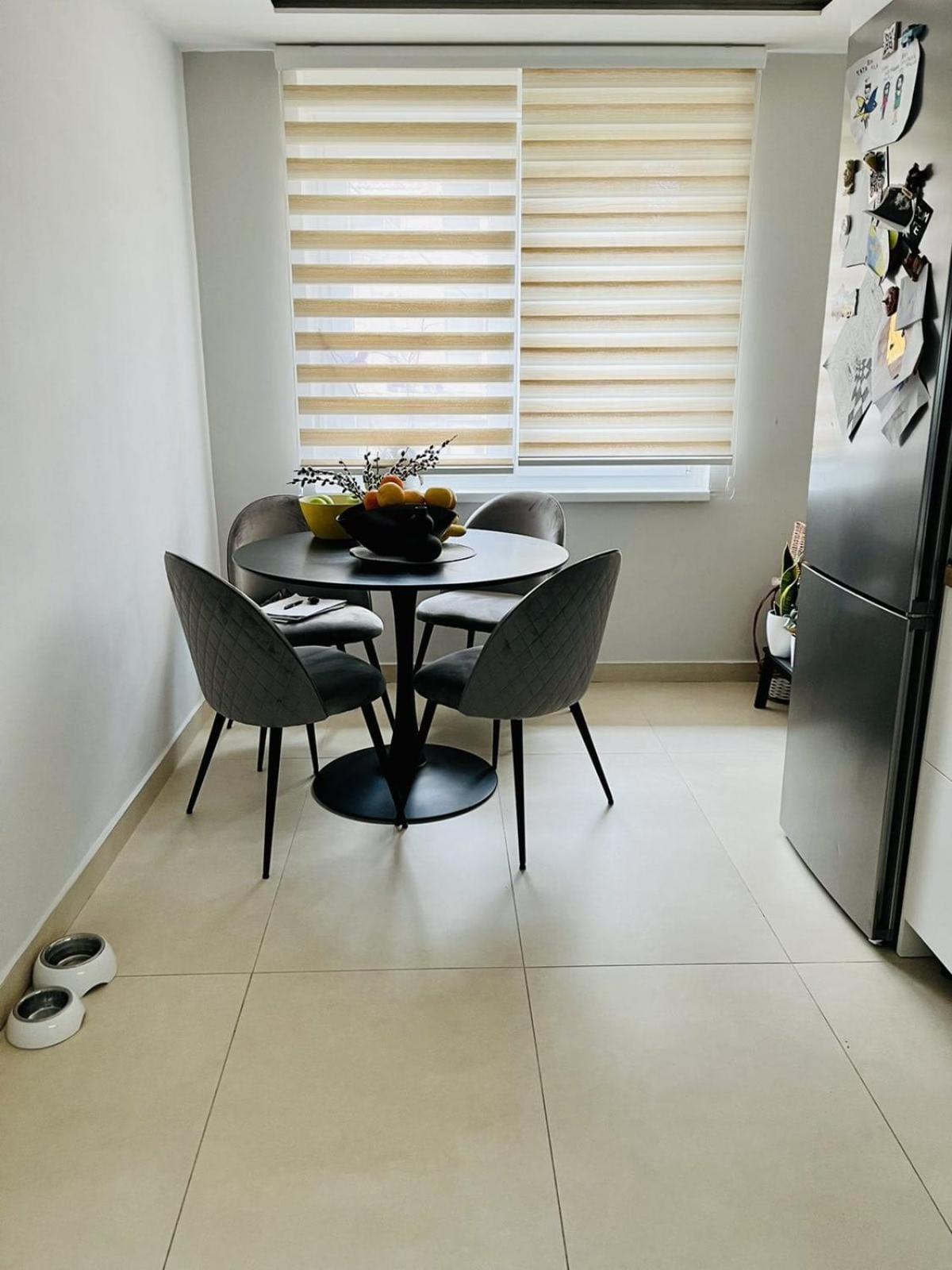 Stories Free Parking Apartment *